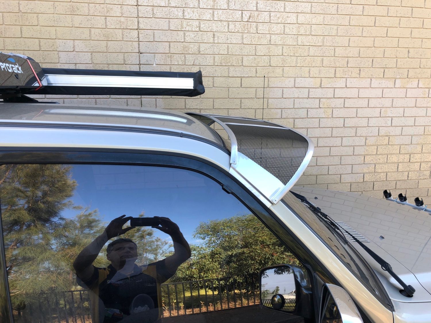 Holden Jackaroo 04/9209/04 Mesh Windscreen Sunvisor Roof Rack World