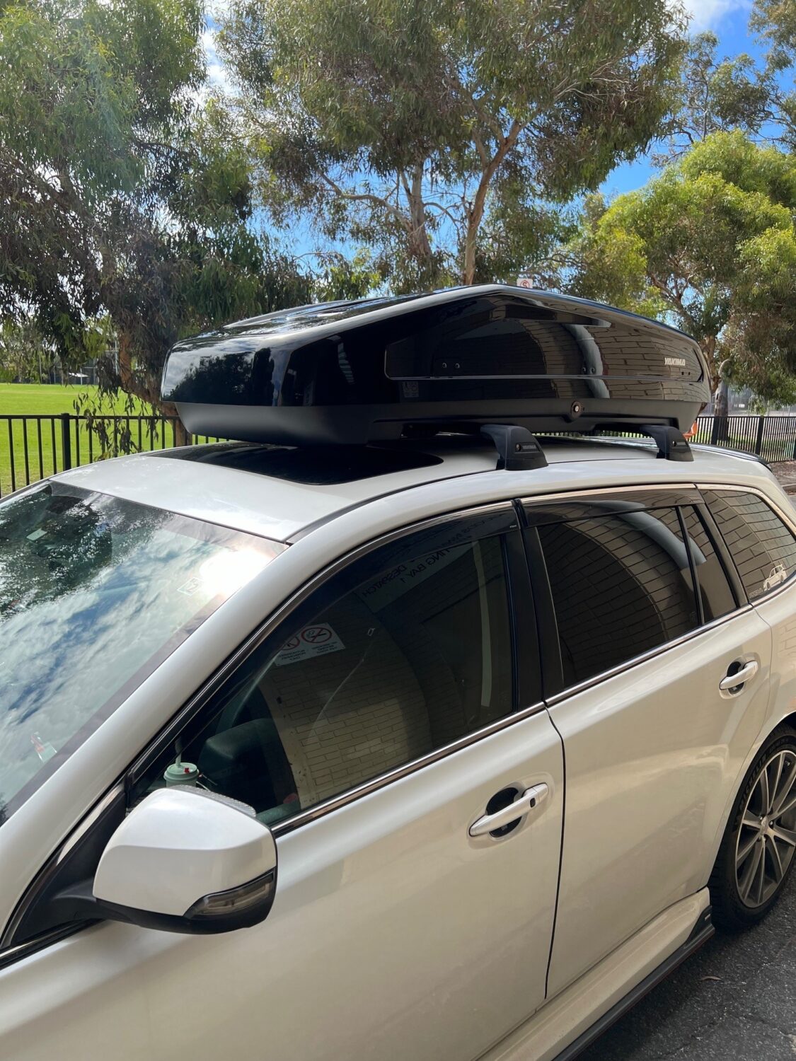 Yakima 9807004 Easy Trip 470L Gloss Black Luggage Box (1860x900x430mm