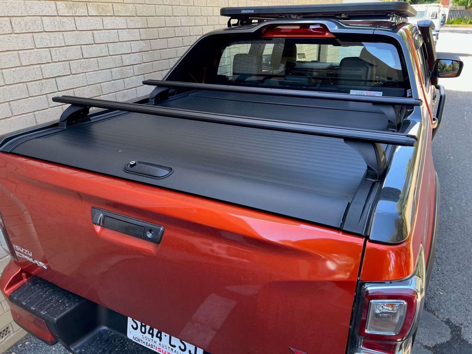 Isuzu DMax Gen3 2020on XTerrain Yakima Cross Bars (2) to rear cargo lid