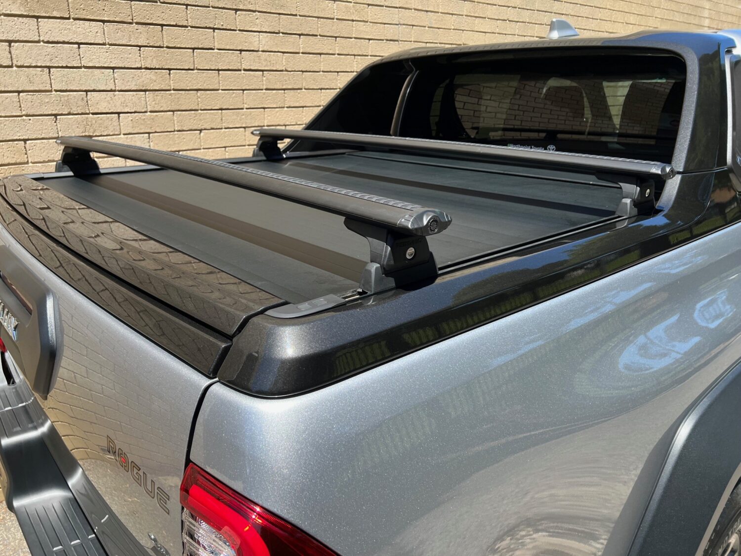 Toyota Hilux Rogue Dual Cab Rear Tub Rhino Rack Black Vortex Bars (2