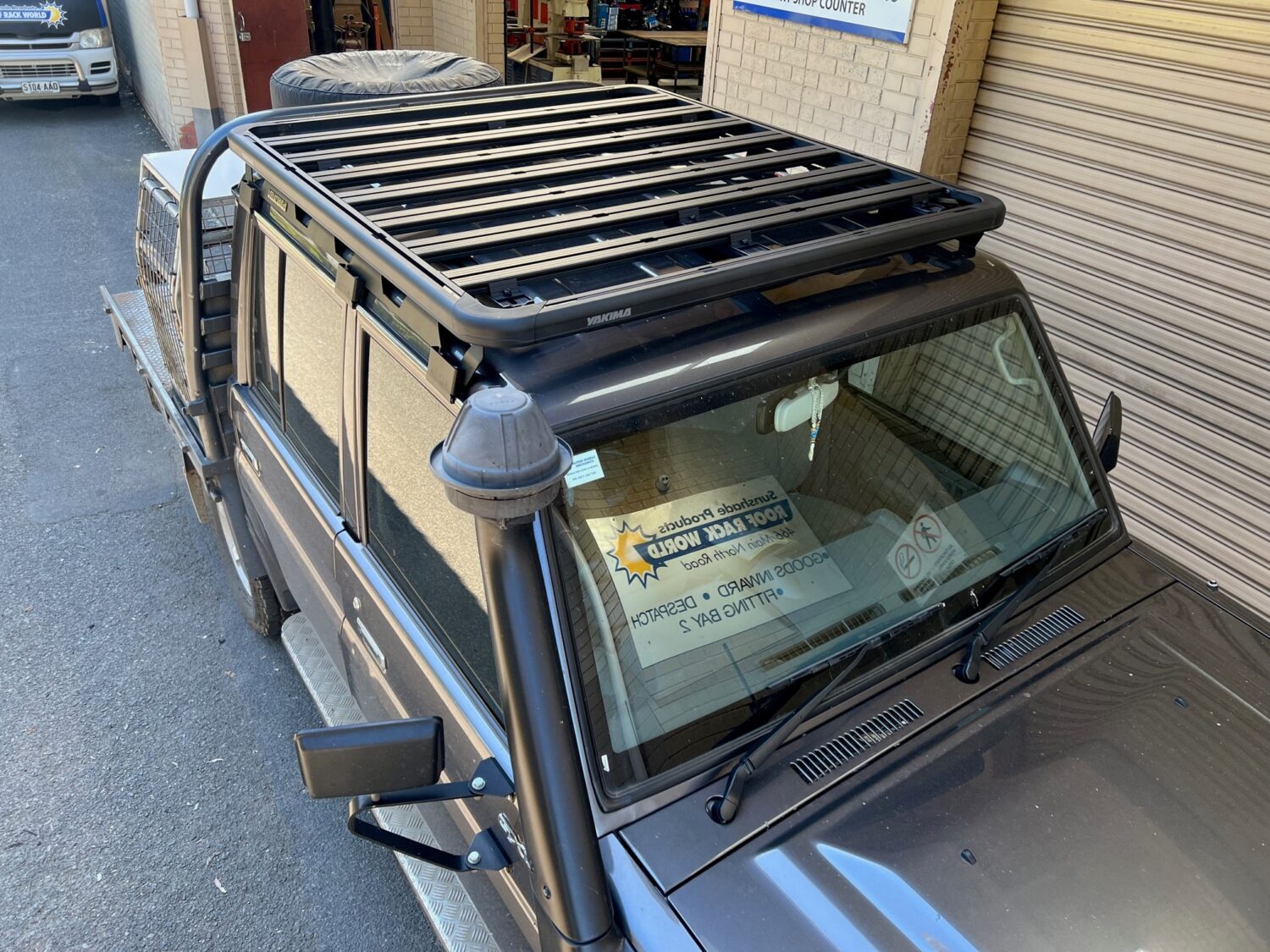 Toyota Landcruiser 79 Series Dual Cab Yakima LockNLoad RuggedLine